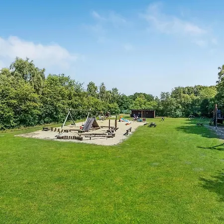 3 Bedroom Beautiful In Fårvang