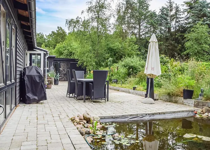 Дом отдыха 3 Bedroom Beautiful In *