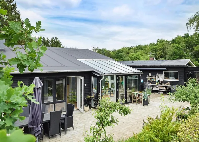 Дом отдыха 3 Bedroom Beautiful In