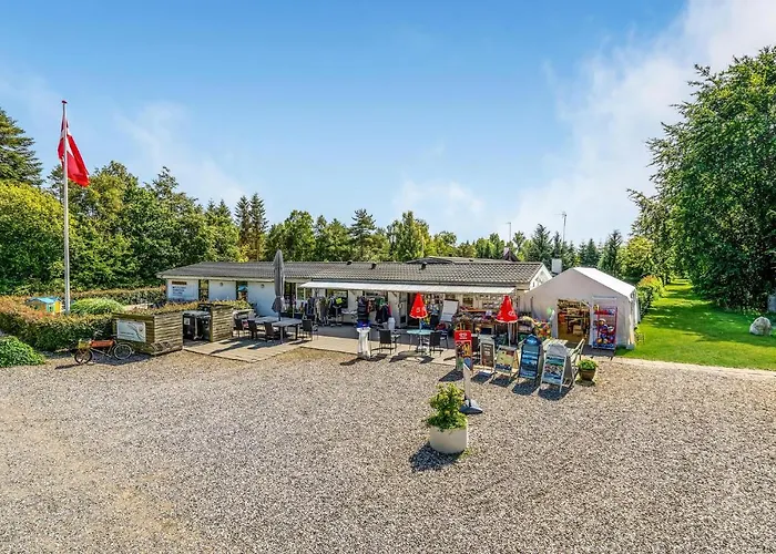 3 Bedroom Beautiful In Дом отдыха Farvang